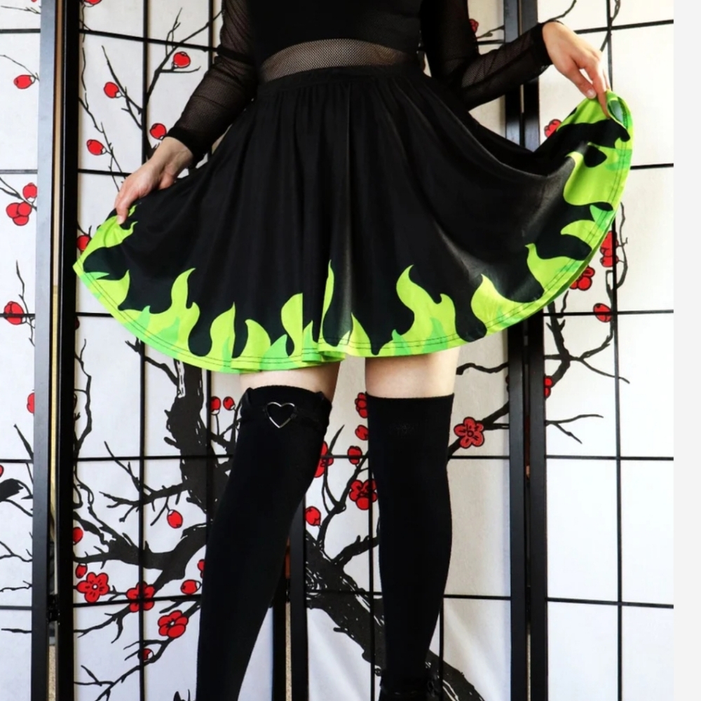 Witch Vamp size D jealous flame skirt.